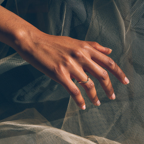 Gentle Three Diamond Arch Band in Yellow Gold